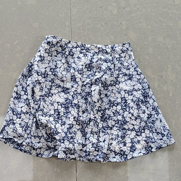 Dynamite - Flowy Flower Mini Skirt - XS - Picture 3 of 5